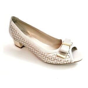 DANA BUCHMAN SHELLEY ICE PEEP TOE PUMP IN IVORY AND GOLD 7.5 M